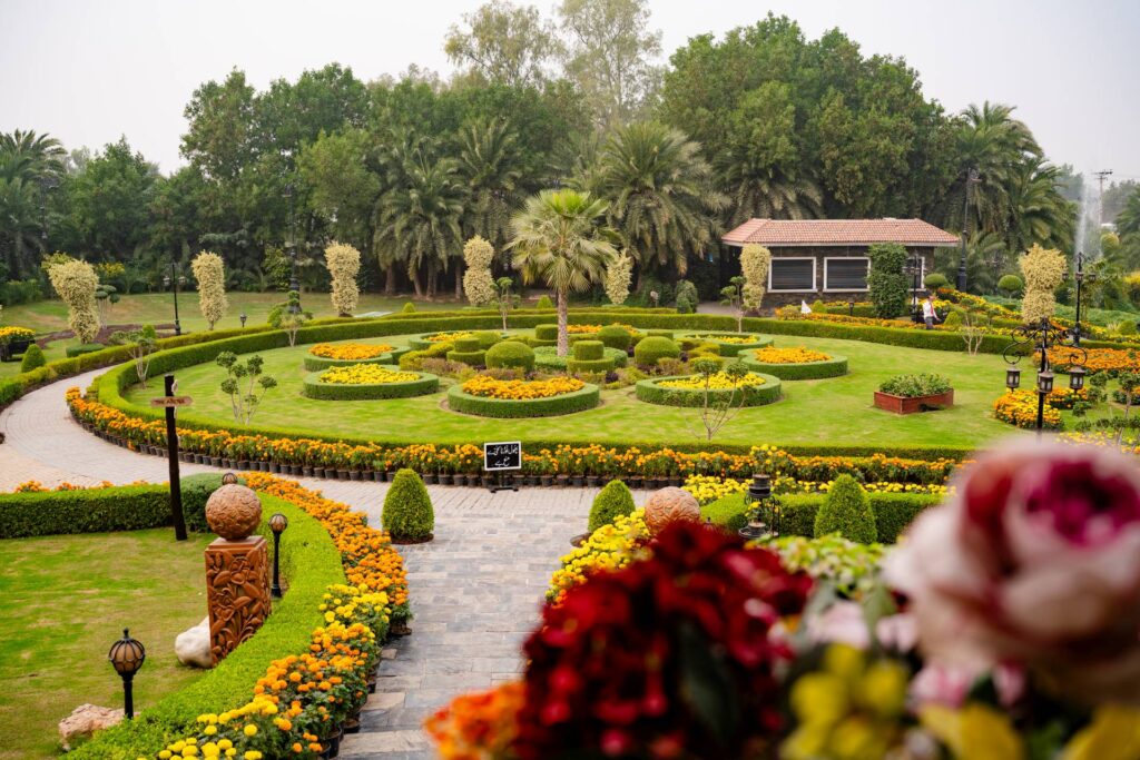 lakeside restaurant Lahore