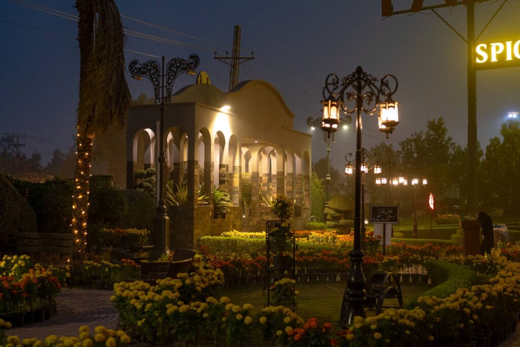 restaurants near Palm City Lahore